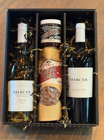 Wine & Almond Gift Pack